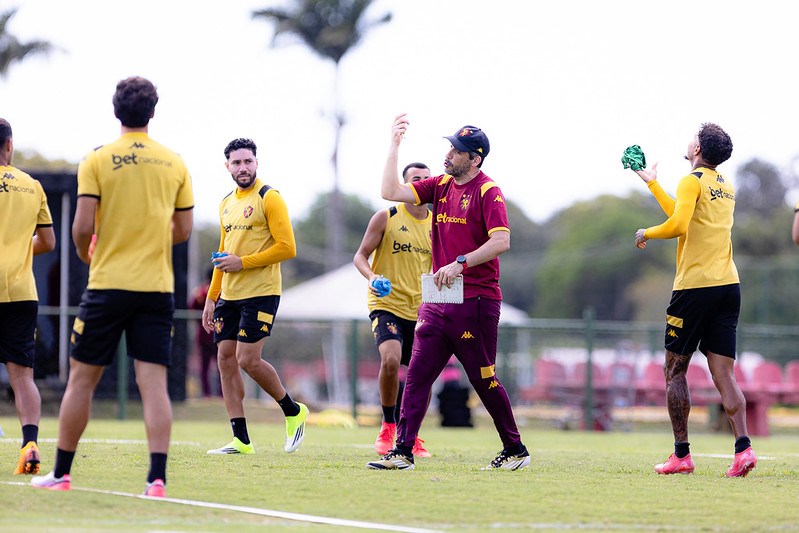 Jogadores do Sport Club do Recife participam de treinamento com o comando do Técnico Mariano Soso no CT do Sport, em Recife (PE), nesta segunda-feira, 14 de Setembro de 2026, como parte da preparação da equipe para a partida contra a CRB, válida pela 28ª rodada do Campeonato Brasileiro da Série B. Foto: Paulo Paiva / Sport Club do Recife. Treino CT Sport | 14/07/2026