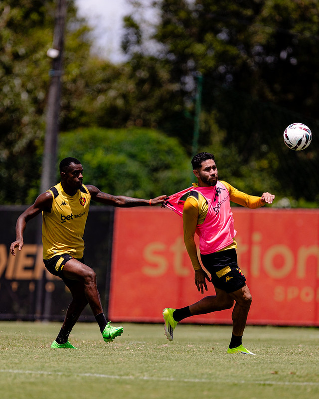 Jogadores do Sport Club do Recife participam de treinamento com o comando do Técnico Mariano Soso no CT do Sport, em Recife (PE), nesta segunda-feira, 14 de Setembro de 2026, como parte da preparação da equipe para a partida contra a CRB, válida pela 28ª rodada do Campeonato Brasileiro da Série B. Foto: Paulo Paiva / Sport Club do Recife. Treino CT Sport | 14/07/2026