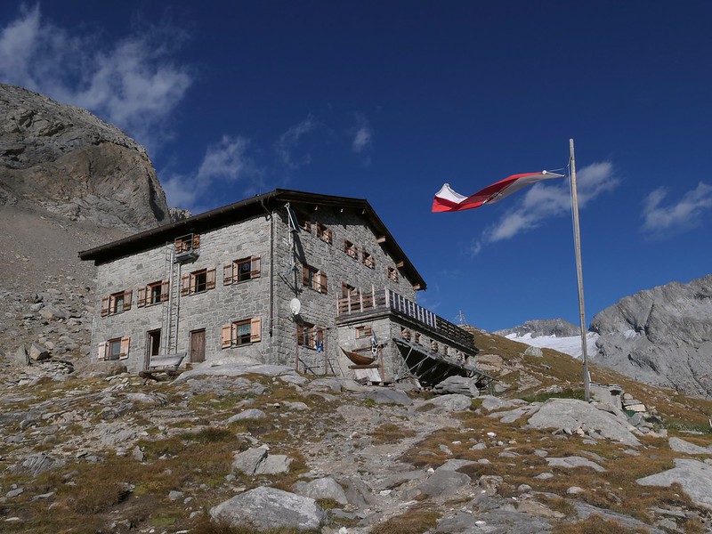 20260912-027W | Die Hochfeilerhütte (2710 m). Zillertaler Alpen, 12.09.2026