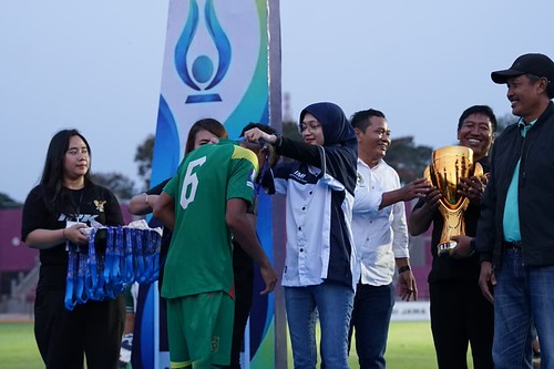 Final Soeratin U-17 Piala Gubernur Jatim di Stadion Brawijaya, Mbak Wali kota kediri vinanda : Terus Berlatih, Tunjukkan Kemampuan Terbaik