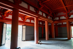 本堂 (Main Hall)