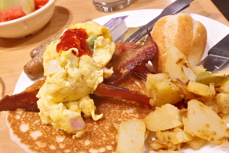 breakfast at Grand Canyon Plaza Hotel