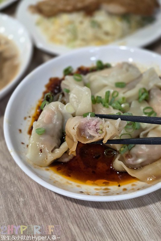 一稻一麥 | 傳說中的一中平價版鼎泰豐,粒粒分明排骨蛋炒飯搭配爆汁紅油鮮蝦炒手,小資族高CP值麵食首選 @強生與小吠的Hyper人蔘~