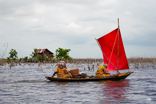 Red sail on Lake Nokoué
