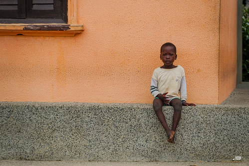 Boy watching the Kokou ceremony