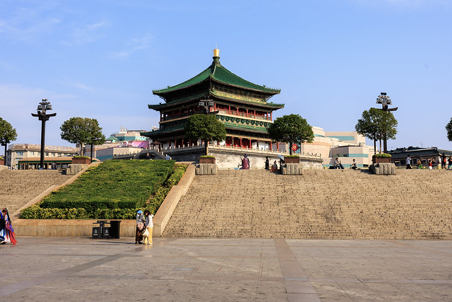 Xi'an travel photography featuring the City Wall, Drum and Bell Towers, and the Terracotta Army - Xi'An drum and bell tower