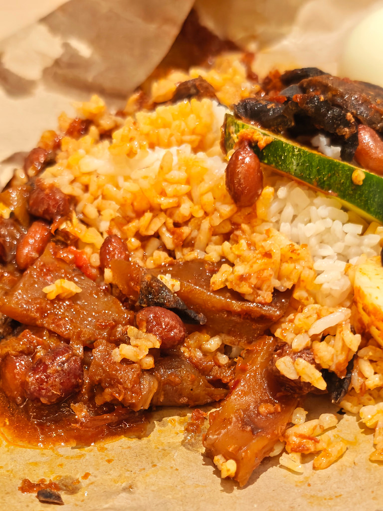 馬來椰漿飯配蘇東和炸牛肺 Nasi Lemak w/Sotong & Paru rm$10 @ Nasi Lemak stall in front of Sushi Hiro USJ10