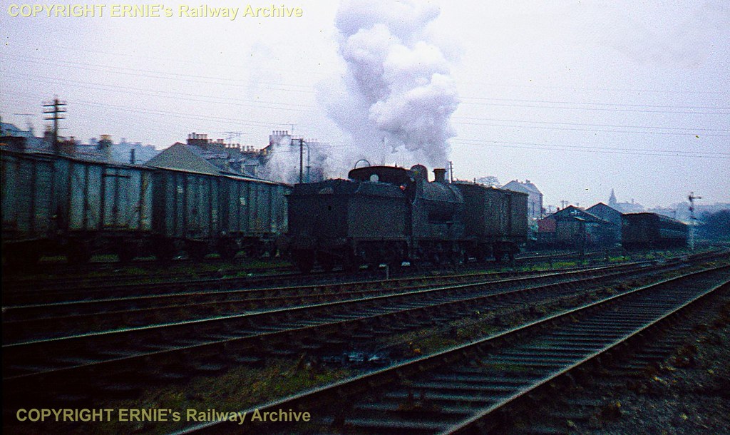 26J259 UTA ex GNR, 1964-12-28 Derry Foyle Road shed 37 shunting.