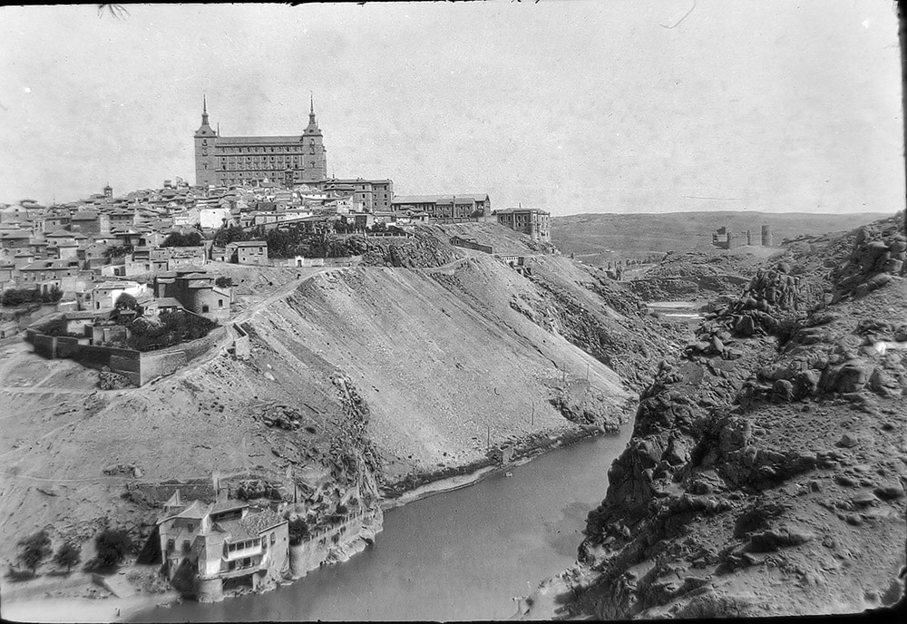 Vista de Toledo hacia 1920. Fotografía de los británicos Charles y Henry Thomas. Colección de José Lucas Segarra.