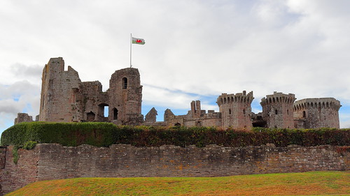 2026-09 Raglan Castle (69)