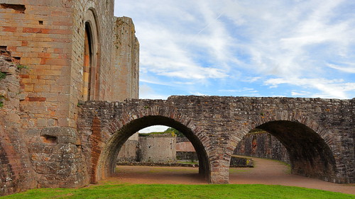 2026-09 Raglan Castle (57)