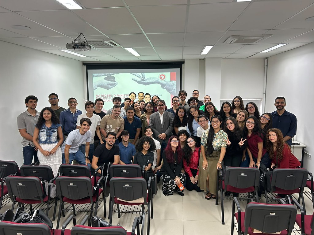 MP RECEBE turma de alunos da graduação em Direito da UPE