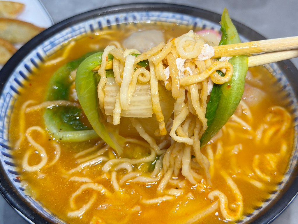 [桃園美食]夜堡-桃園店|營業至凌晨2:30的潮風美式漢堡與暖胃鍋燒意麵宵夜~桃園夜貓子好去處 @VIVIYU小世界