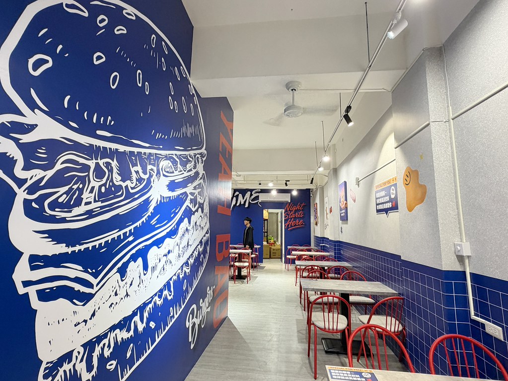 [桃園美食]夜堡-桃園店|營業至凌晨2:30的潮風美式漢堡與暖胃鍋燒意麵宵夜~桃園夜貓子好去處 @VIVIYU小世界