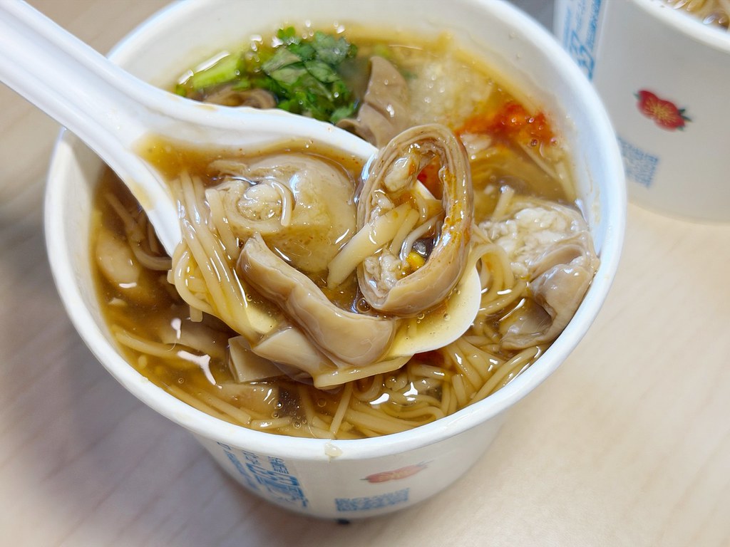[新北鶯歌]阿文古早味大腸麵線|鶯歌火車站美食這裡吃~銅板價就能吃到滷大腸鋪滿滿的台式小吃．一天兩個營業地點都吃得到 @VIVIYU小世界