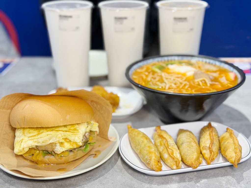 [桃園美食]夜堡-桃園店|營業至凌晨2:30的潮風美式漢堡與暖胃鍋燒意麵宵夜~桃園夜貓子好去處 @VIVIYU小世界
