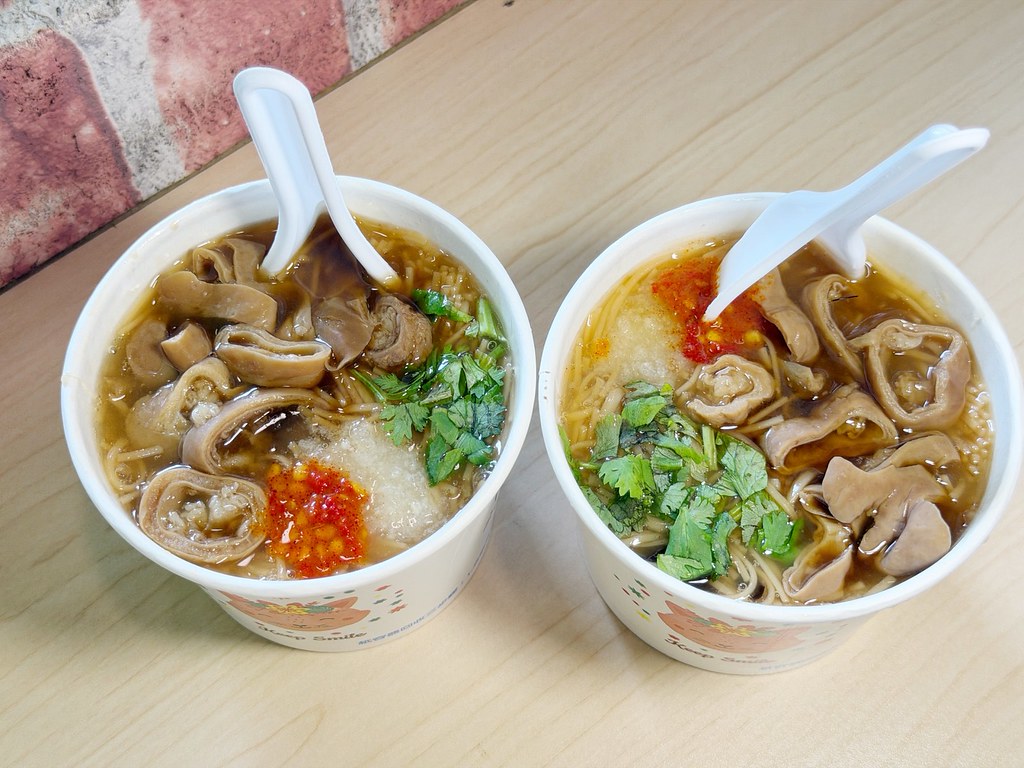 [新北鶯歌]阿文古早味大腸麵線|鶯歌火車站美食這裡吃~銅板價就能吃到滷大腸鋪滿滿的台式小吃．一天兩個營業地點都吃得到 @VIVIYU小世界