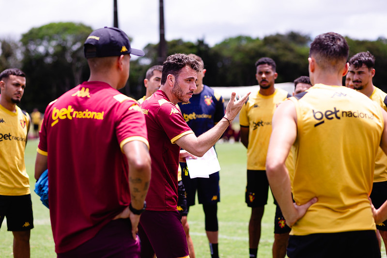 Jogadores do Sport Club do Recife participam de treinamento com o comando do Técnico Mariano Soso no CT do Sport, em Recife (PE), nesta terça-feira, 29 de Setembro de 2026, como parte da preparação da equipe para a partida contra a Athletic, válida pela 31ª rodada do Campeonato Brasileiro da Série B. Foto: Paulo Paiva / Sport Club do Recife. Treino CT Sport | 29/09/2026