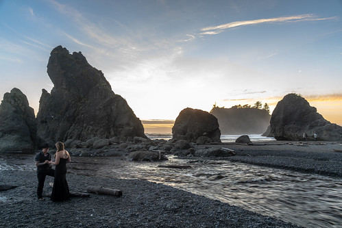 Sunset wedding on Ruby Beach