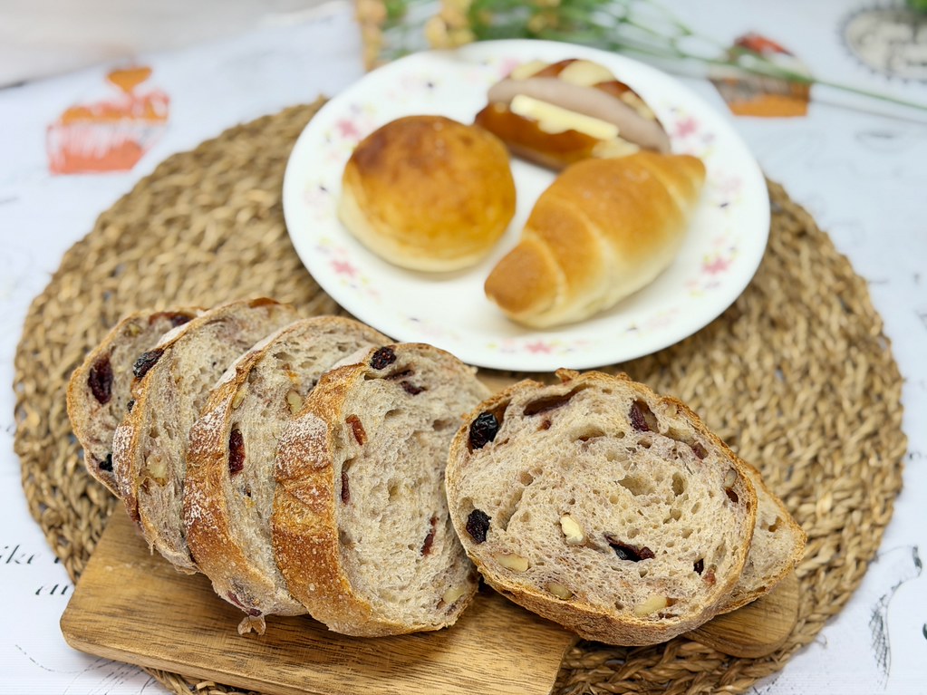 [桃園美食]日和麵包 Hiyori Bakery |桃園後站每週只開三天的麵包工作室~藏身在聖保祿醫院後方巷弄裡 @VIVIYU小世界