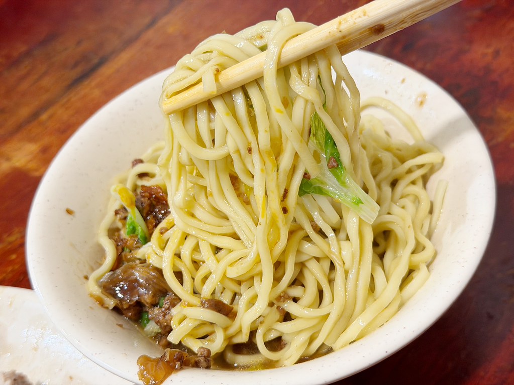 [八德美食]邱媽媽小吃|八德三元宮前．在地人吃了多年的古早味麵店~平日限定的傳統麵食 @VIVIYU小世界