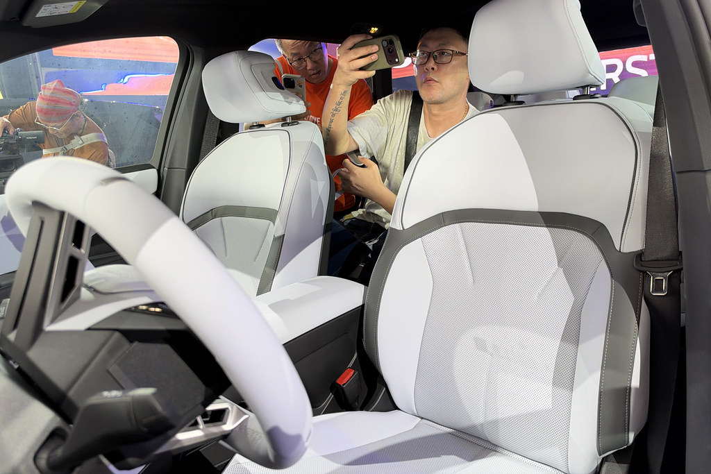 接單已破2千張!BMW iX3強勢開賣、增列Excellence入門版245萬起 15 BMW 261002-32