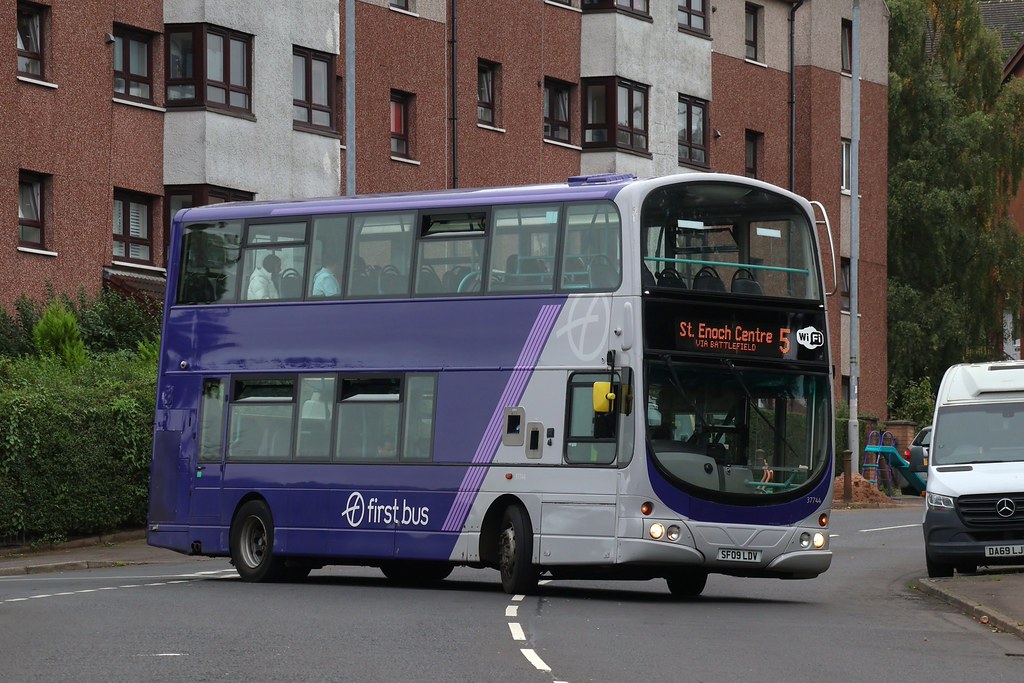 37744 SF09LDV@First Glasgow 5