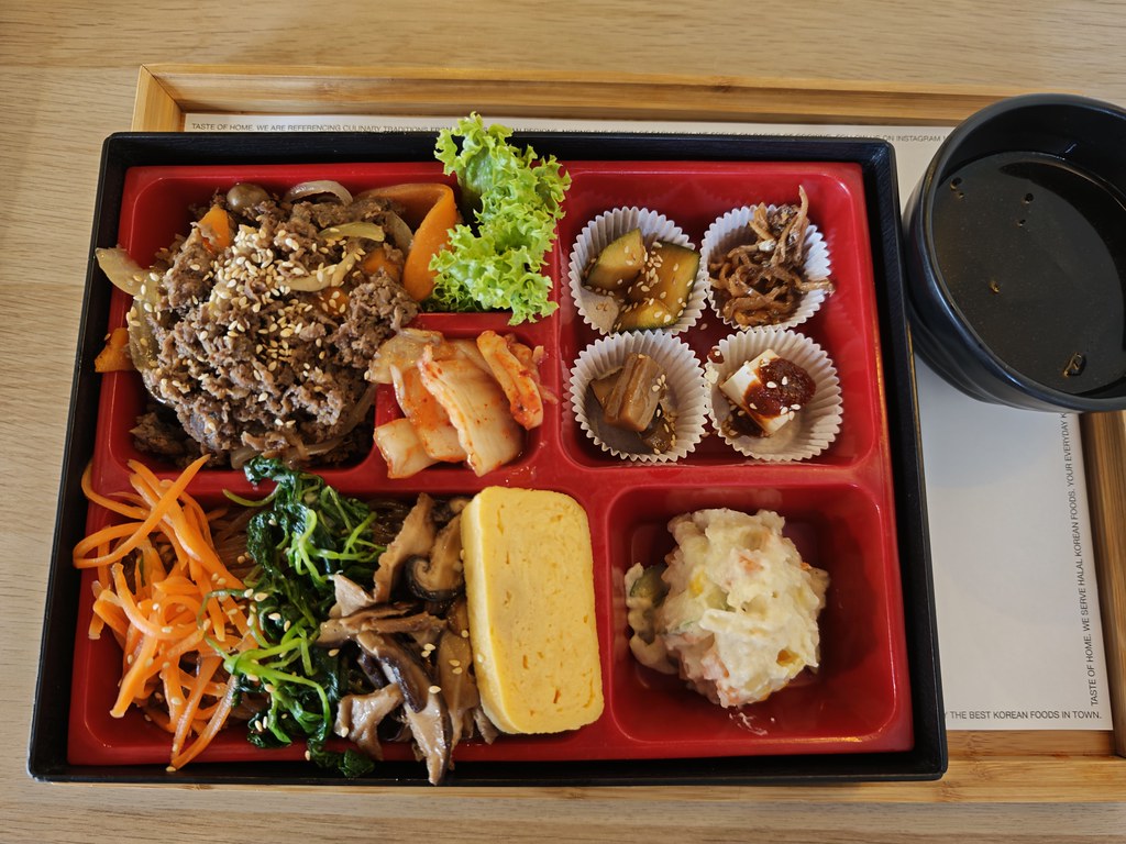 韓式烤牛肉便當 Bul-Gogi(Beef) Dosirak rm$19.50 Upgrade to 韓式炒粉絲 Japchae rm$5 @ Mukó USJ10