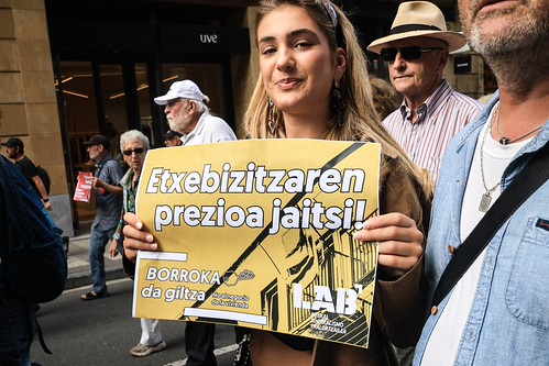 LABen etxebizitzaren negozioaren aurkako manifestazioa (Argazkia: Joseba Parron San Sebastian).