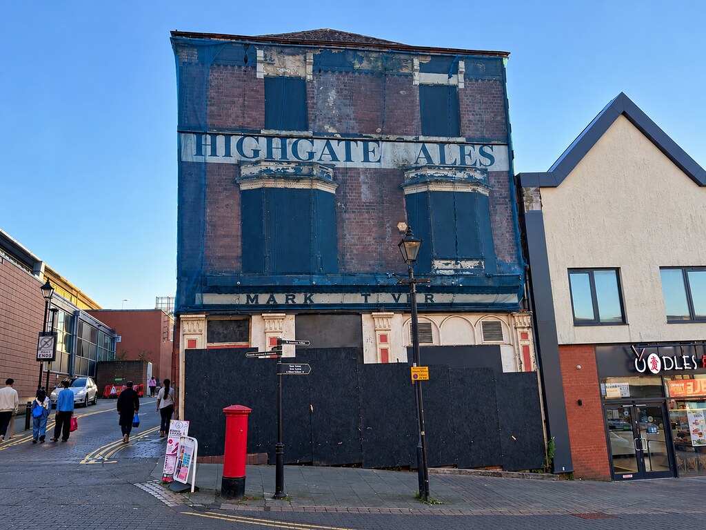 Former Market Tavern and Highgate Ales lettering in Walsall