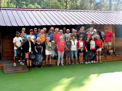 Photo de groupe au départ de l'opération de nettoyage