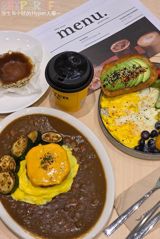 Dreamers Coffee Roasters台中市政店│台中七期出現超美圓形玻璃屋！蔬食早午餐和各式麵包新登場，和Preserve是姐妹店～ @強生與小吠的Hyper人蔘~