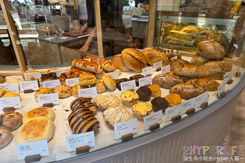Dreamers Coffee Roasters台中市政店│台中七期出現超美圓形玻璃屋！蔬食早午餐和各式麵包新登場，和Preserve是姐妹店～ @強生與小吠的Hyper人蔘~