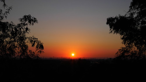 SUNSET (拍攝於台中烏日知高圳步道)
