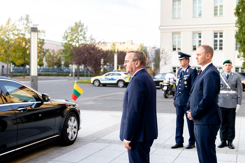 2026 10 05 Premjeras M. Sinkevičius dalyvavo darbinėje vakarienė Vokietijos gynybos ministro Boriso Pistorijaus kvietimu