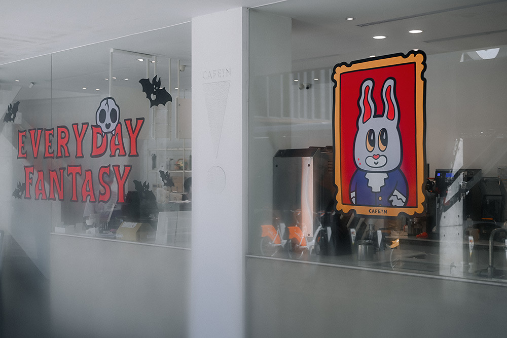 CAFE!N攜CLUBBABO打造萬聖節限定餐點、主題包裝!同步推「吸血鬼貓貓水壺」等5款周邊 4 CAFE!N 261001-27