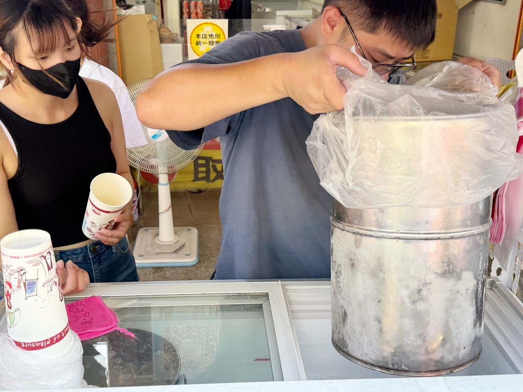 [龍潭美食]冰之茶屋團購|龍潭市場人氣手作冰沙~消暑飲品一杯清涼整個午後．最推薦綠豆沙冰沙 @VIVIYU小世界