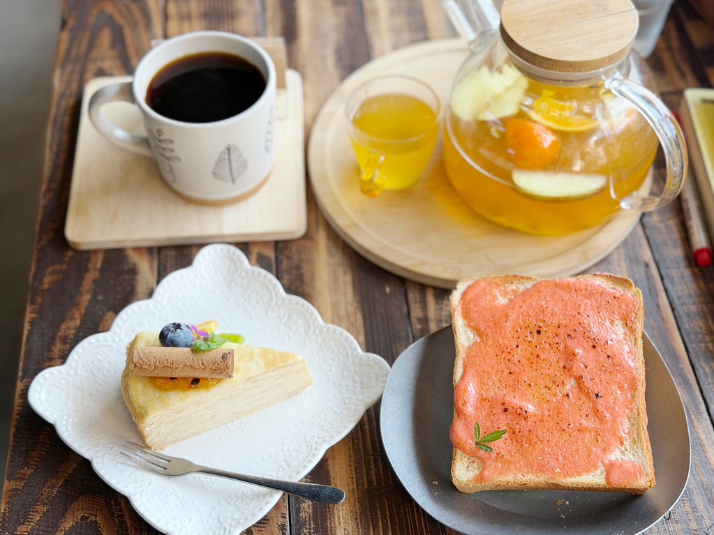 [龍潭美食]茉莉caf&rsquo;e 2館|田野間的復古露營車咖啡館~眼前就是黃金稻浪田園美景．療癒系景觀餐廳 @VIVIYU小世界