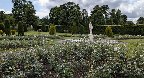 Planting and Satuary, Drummond Castle Gardens