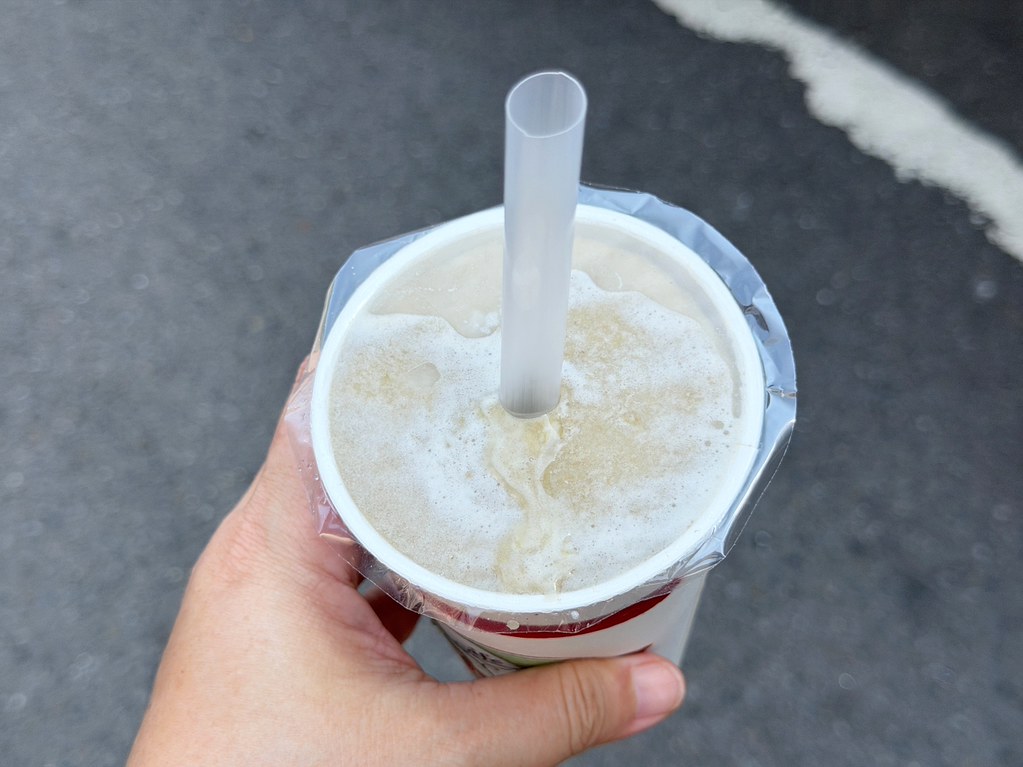 [龍潭美食]冰之茶屋團購|龍潭市場人氣手作冰沙~消暑飲品一杯清涼整個午後．最推薦綠豆沙冰沙 @VIVIYU小世界