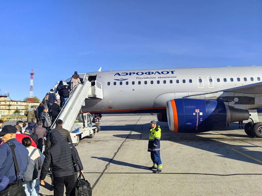 Ура, я опять лечу на самолете навстречу промприключениям