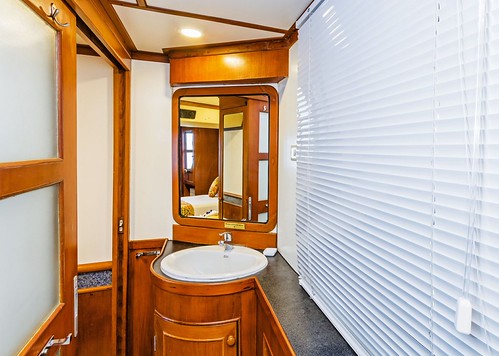 Deluxe Cabin Bathroom