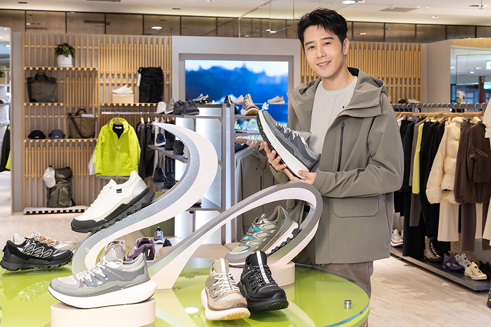 ECCO信義A8專櫃煥新登場!胡宇威開幕站台上腳話題鞋款、甜盼女兒學走路一起散步 1 ECCO 261006-1