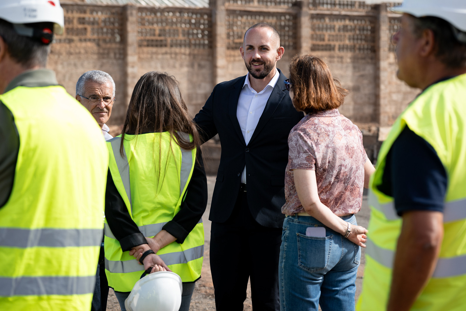 Visita de Teodoro Sosa y Fernando Clavijo a las obras de construcción del molino