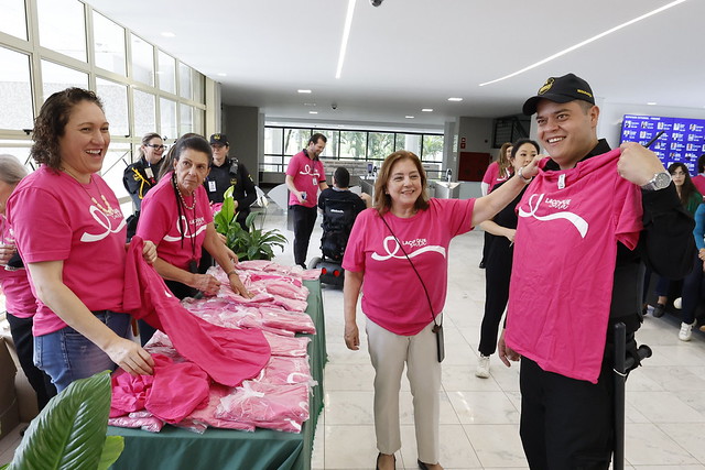 ENTREGA DE PRESENTES AOS FILHOS DOS SERVIDORES TERCEIRIZADOS DA ASSEMBLEIA E ABERTURA DO OUTUBRO ROSA
