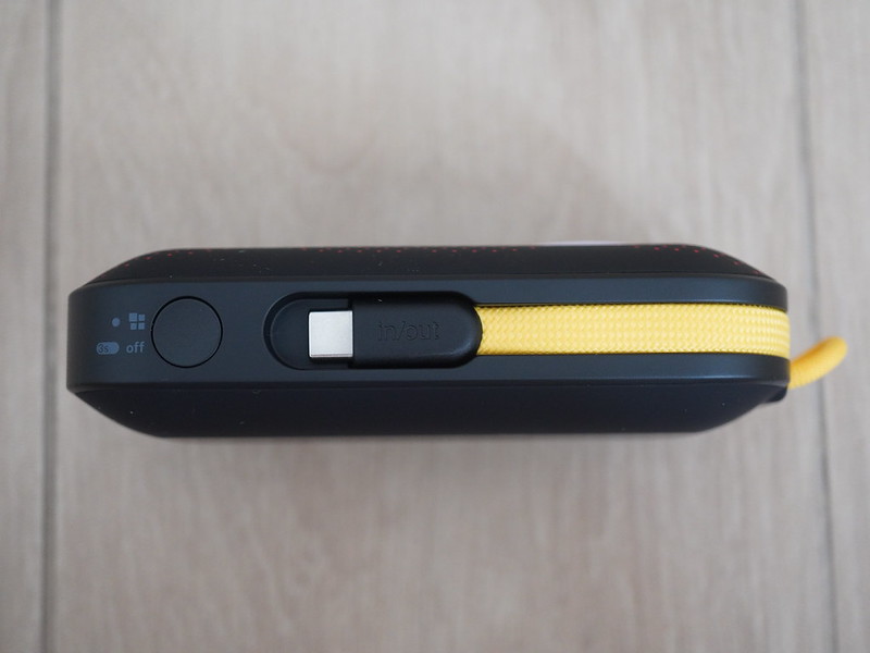Belkin Disney x Formula 1 - BoostCharge 10K Battery Pack with Integrated Cable, Light & Sensor - Side