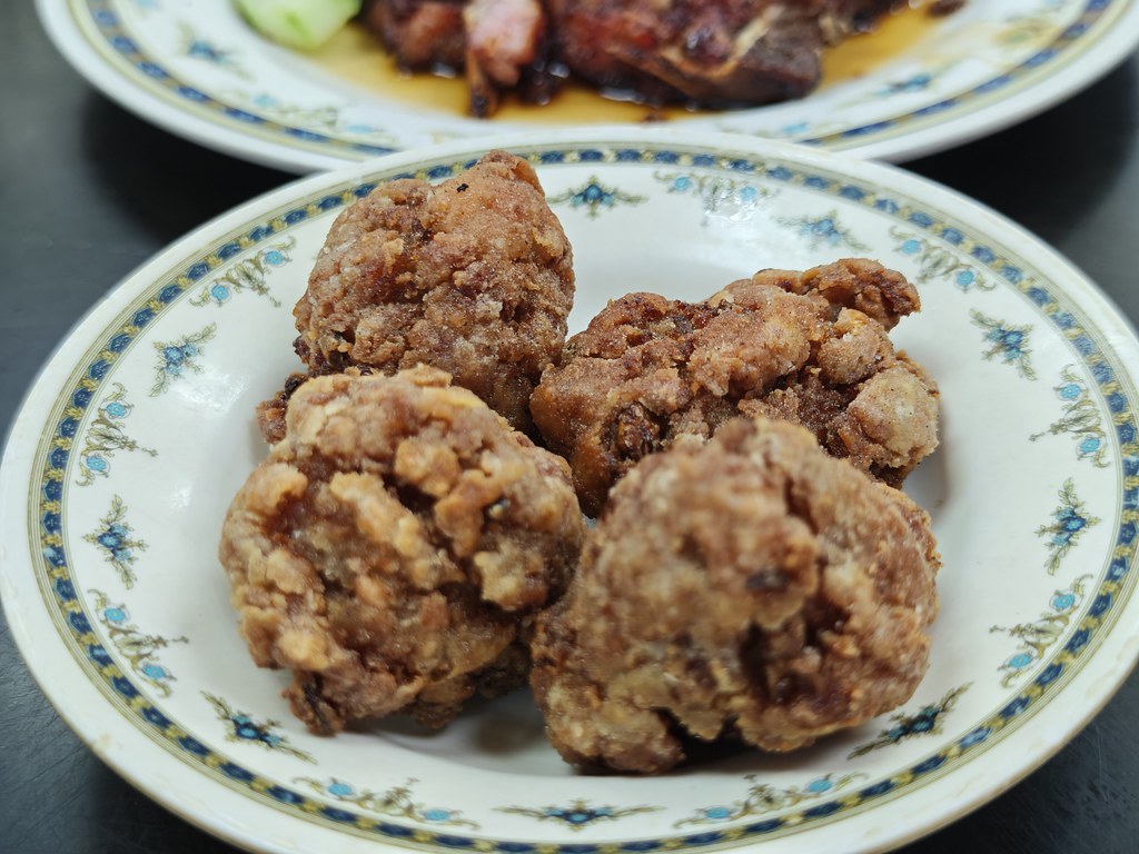 Peng Heong Hakka Metaball 客家炸肉丸 (x4) rm$8 @ 平香客家排骨飯店 Restoran Peng Heong Hakka Paikut in Klang Town