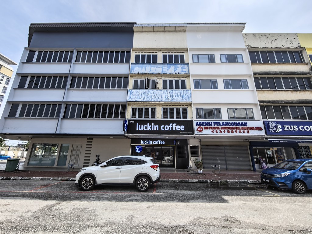 @ 瑞幸咖啡 Luckin Coffee Bandar Klang