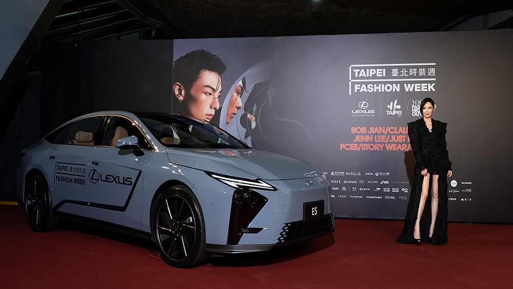 Lexus ES 500e優雅領銜「2026臺北時裝週」!攜手星光座駕共演跨界時尚盛典 4 LEXUS 261007-4