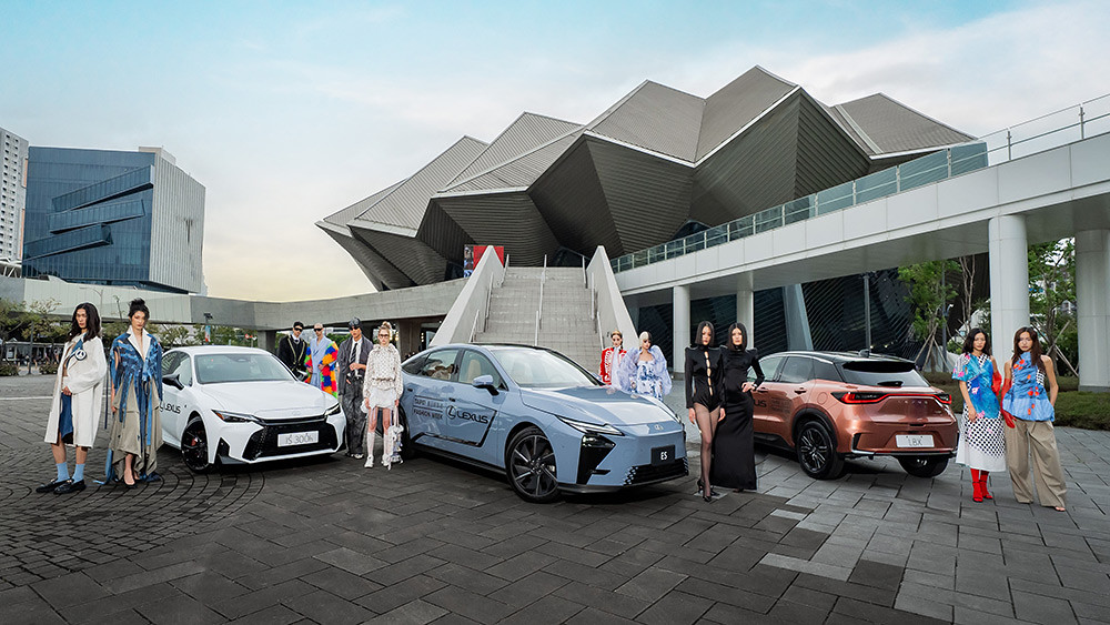 Lexus ES 500e優雅領銜「2026臺北時裝週」!攜手星光座駕共演跨界時尚盛典 1 LEXUS 261007-1